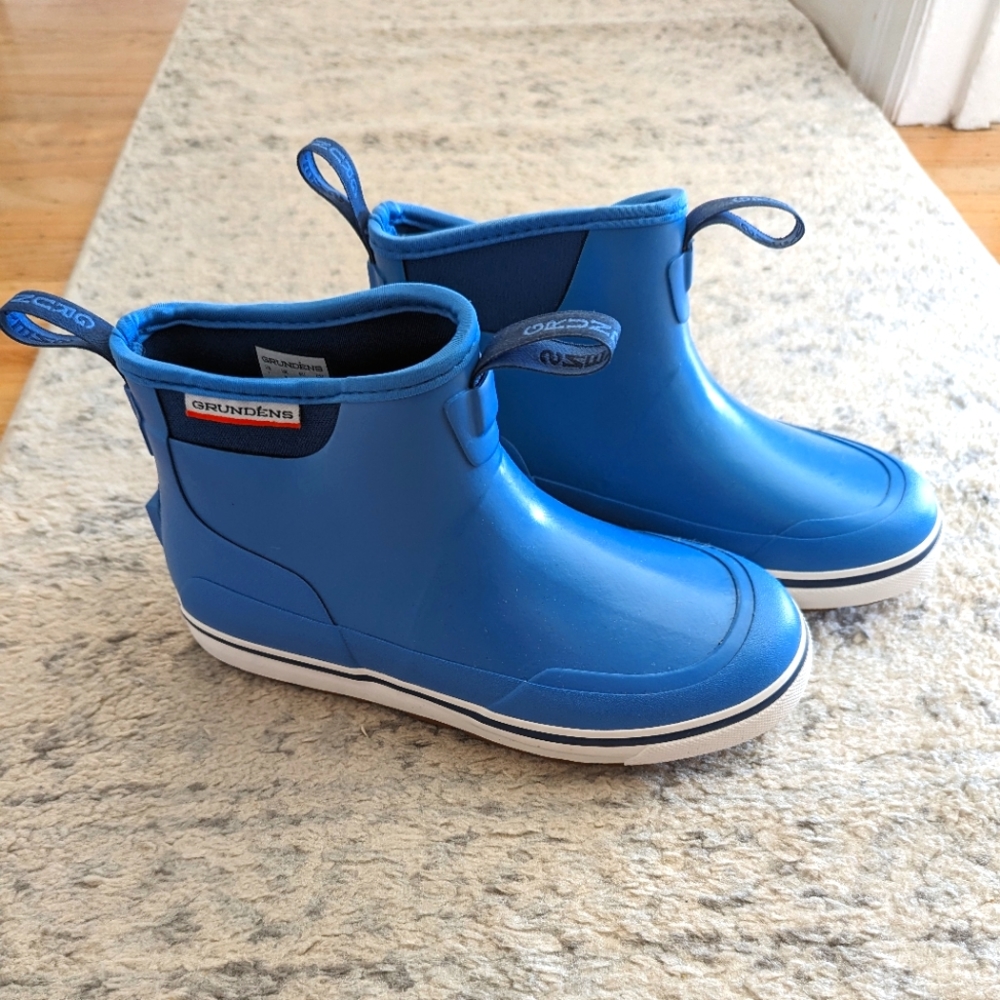 Grunden's Women's blue waterproof/rain ankle boots -size 7